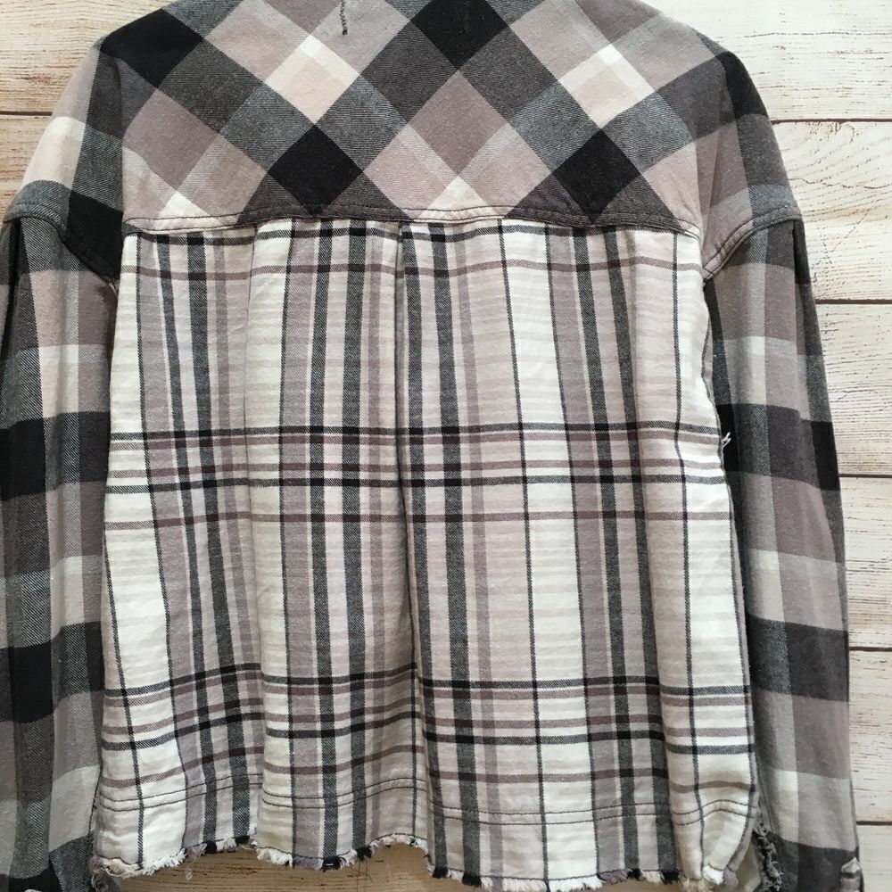 WE THE FREE‎ EMILY FLANNEL OVERSIZED TOP IN CHARCOAL PLAID - Picture 9 of 11